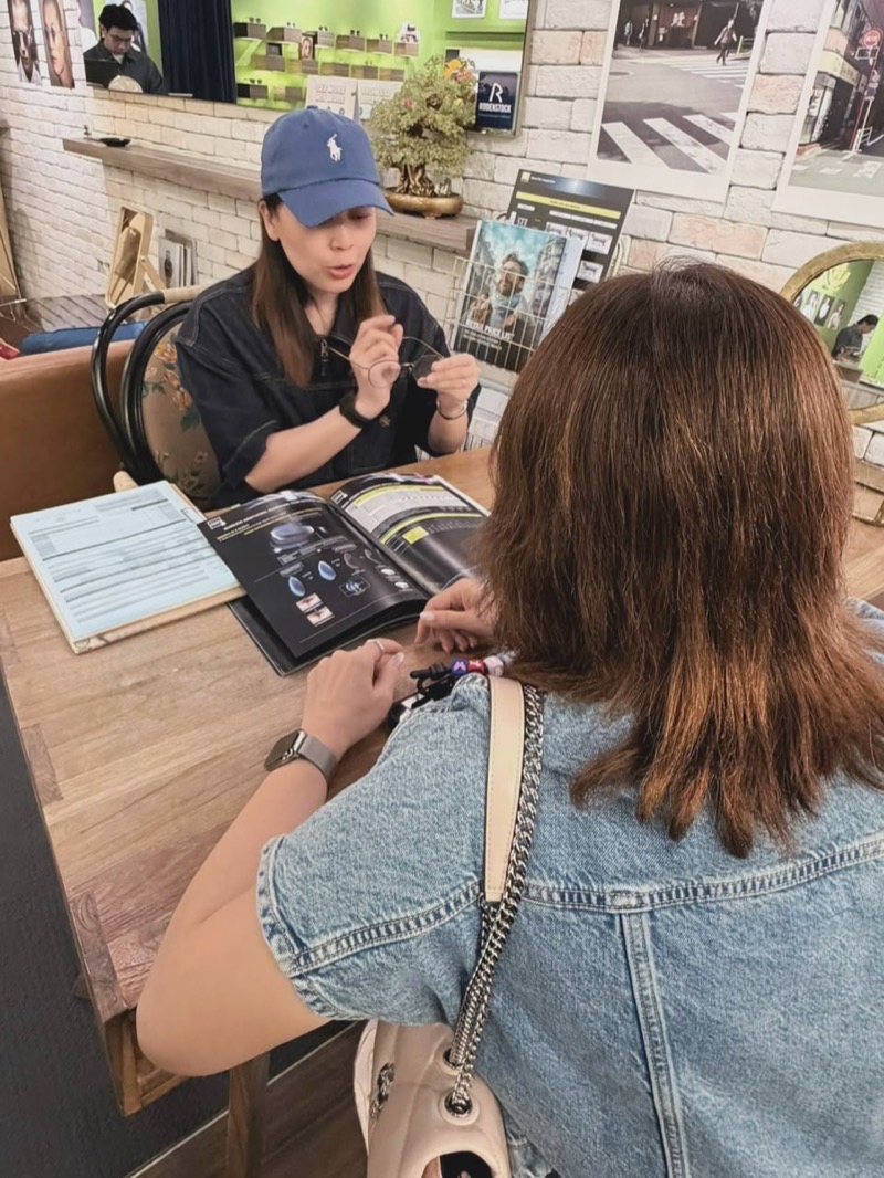 A consultant walking a customer through lens options